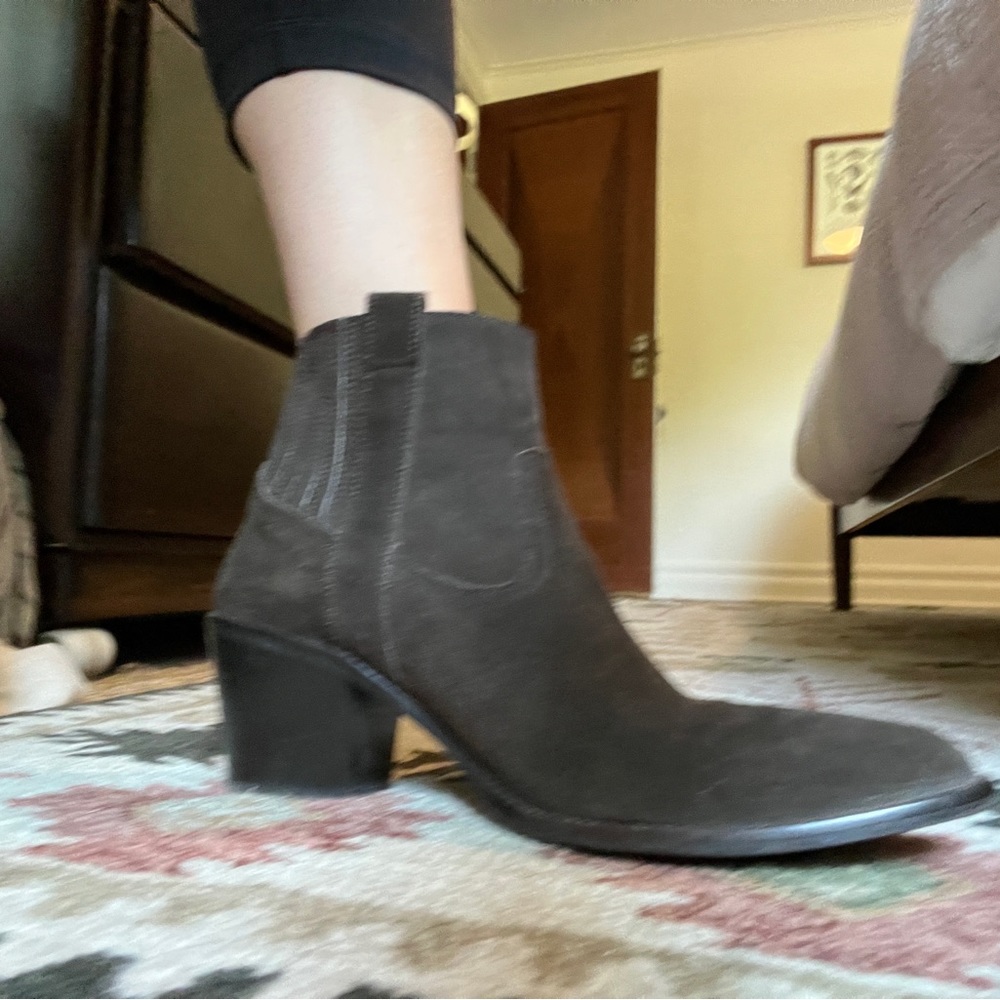 Massimo Dutti brown suede booties size 40